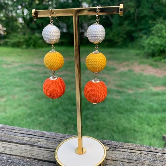 🧶 Yarn Ball 3-Tier Dangle Earrings🧶 - Picture 3 of 3